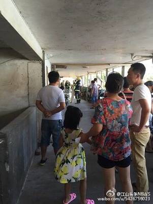 #衢州身边事# 「江山农贸城对面一居民楼着. 来自江山头条NEWS - 微博