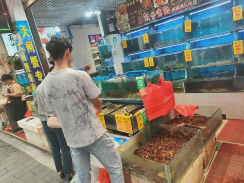 龙虾季即将结束 云南市场价格